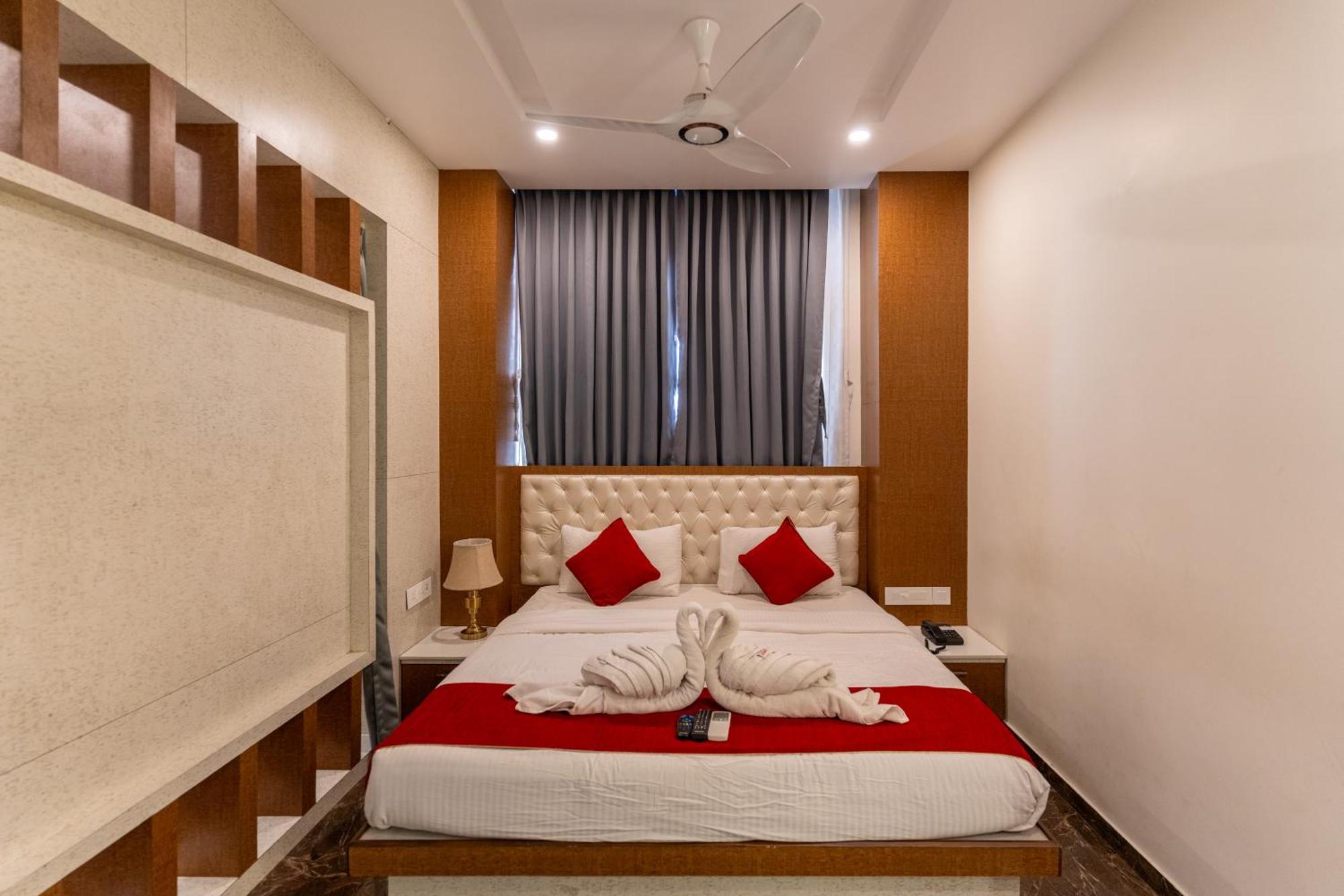 Отель Sree Bharat Residency Alandurai Экстерьер фото